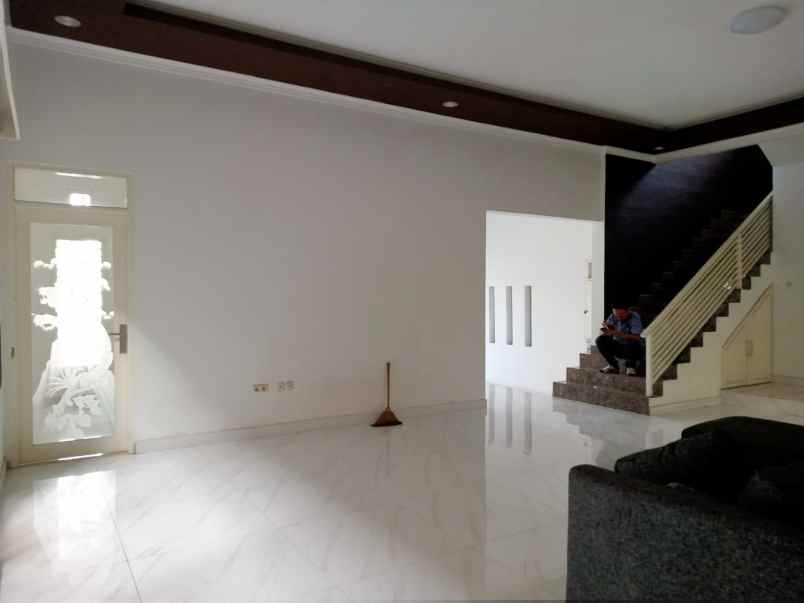 dijual rumah galaxy jupiter margahayu