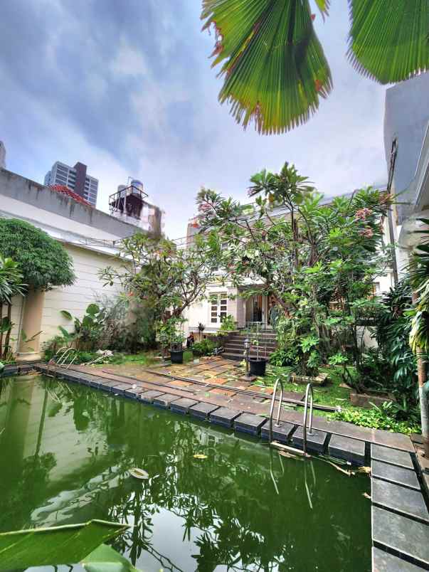 dijual rumah gandaria