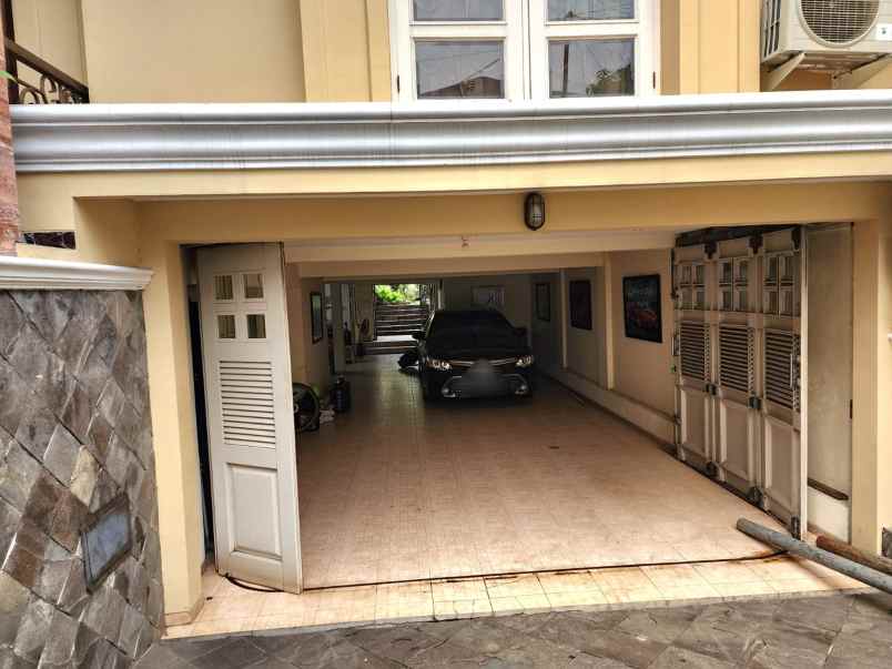 dijual rumah gandaria