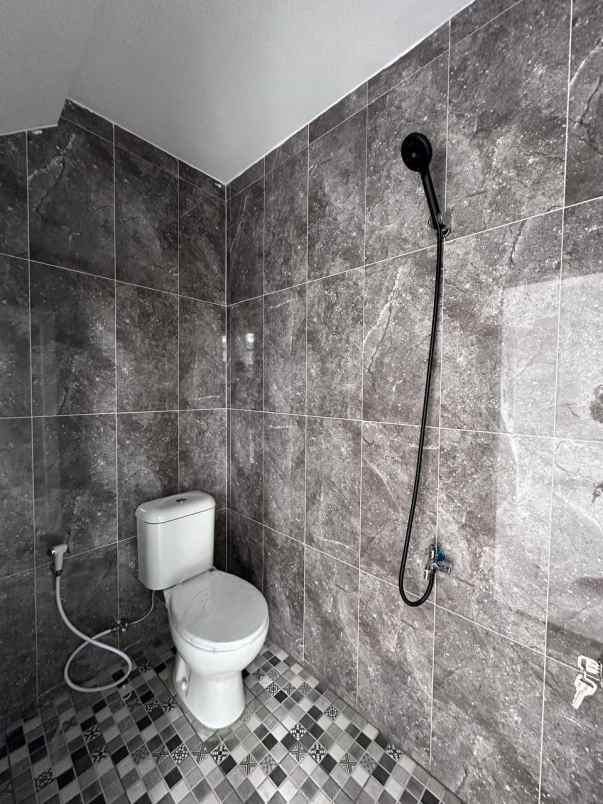 dijual rumah gg kamboja utan kayu utara