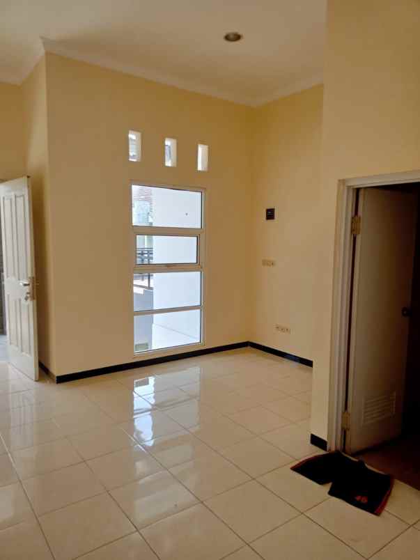 dijual rumah grafika banyumanik semarang