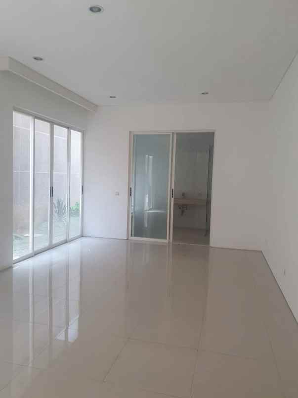 dijual rumah graha natura surabaya barat