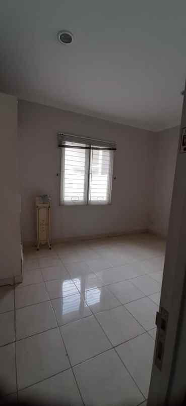 dijual rumah grand orchard