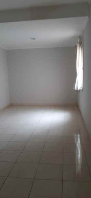 dijual rumah grand orchard