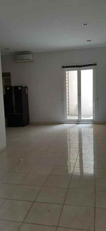 dijual rumah grand orchard