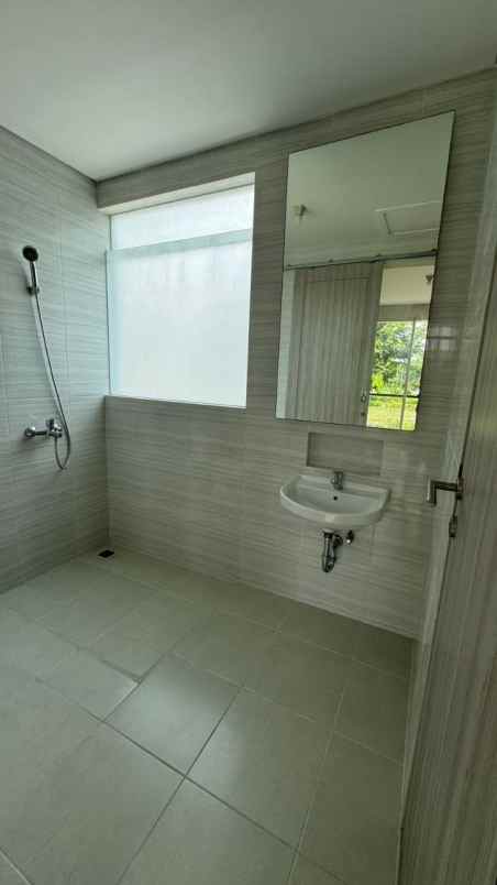 dijual rumah grand pakuwon adelaide