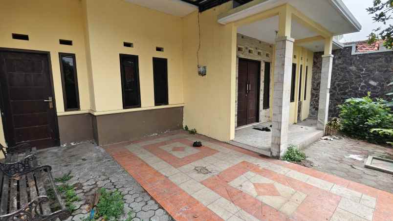dijual rumah griya kebraon