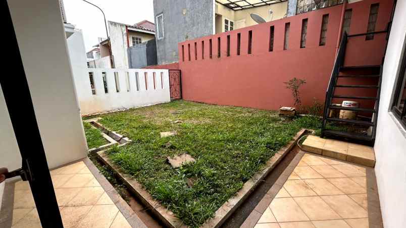 dijual rumah hook di legenda wisata