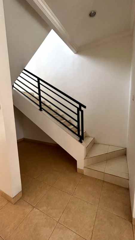 dijual rumah hook di legenda wisata