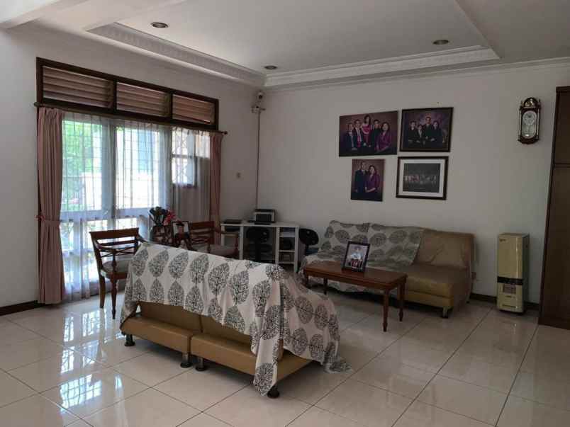 dijual rumah hook eksklusif taman aries jakarta barat