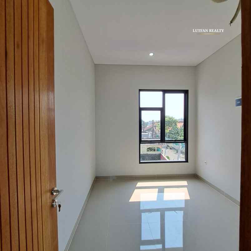 dijual rumah jagakarsa