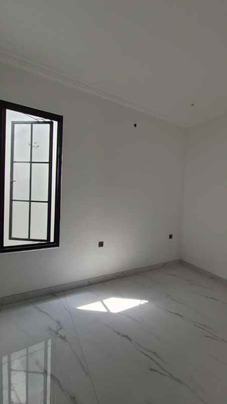 dijual rumah jalan araya 2 galaxy bumi