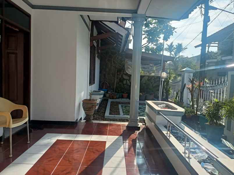 dijual rumah jalan batu indah