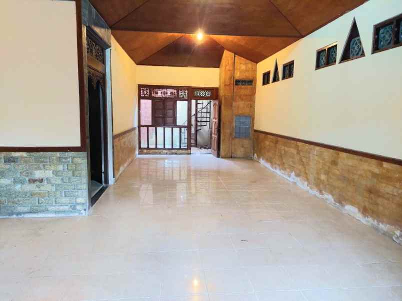 dijual rumah jalan bikini teuku umar