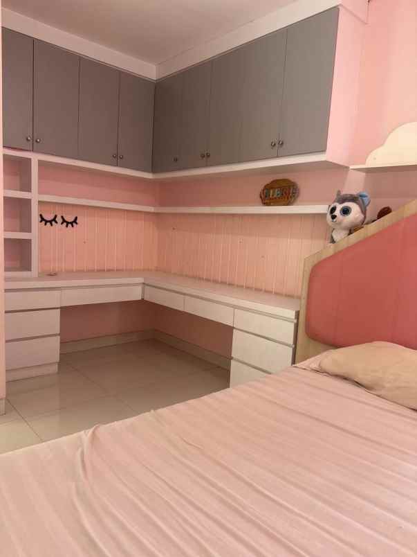 dijual rumah jalan grand pakuwon