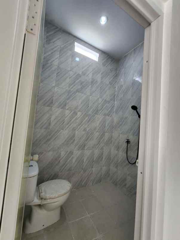 dijual rumah jalan jelidro