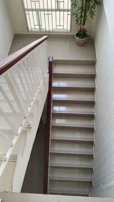 dijual rumah jalan karya baru puri