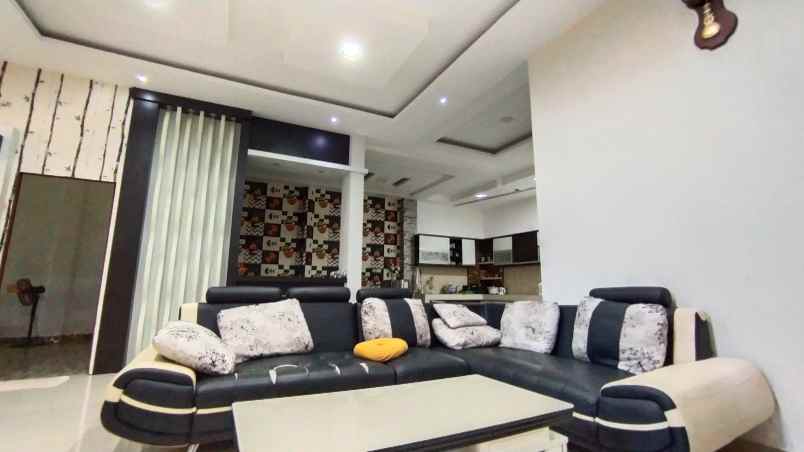 dijual rumah jalan karya baru puri