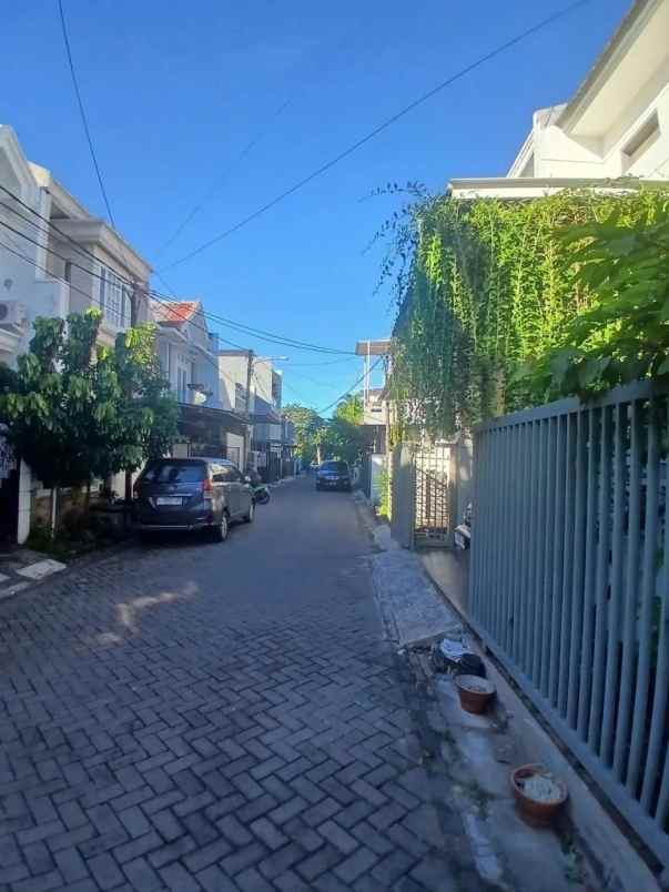 dijual rumah jalan pakuwon city
