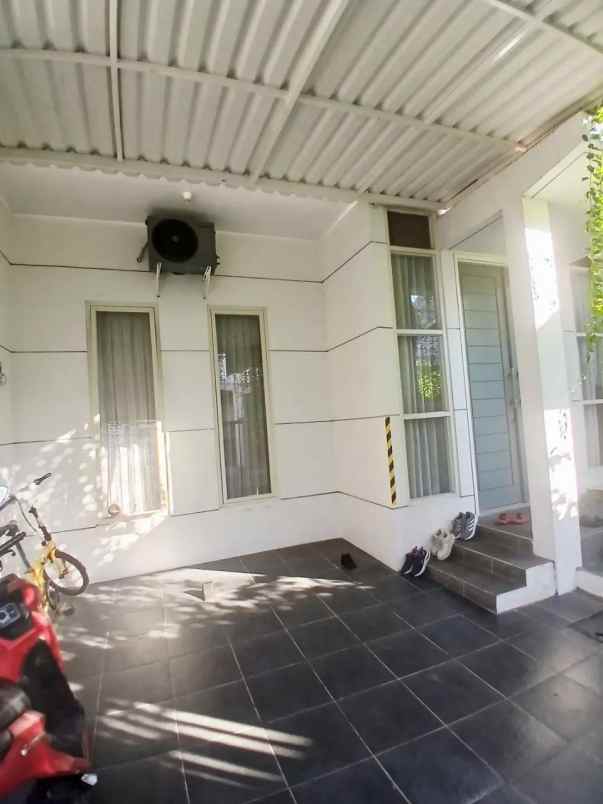 dijual rumah jalan pakuwon city
