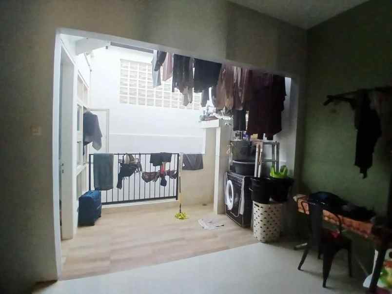 dijual rumah jalan pakuwon city
