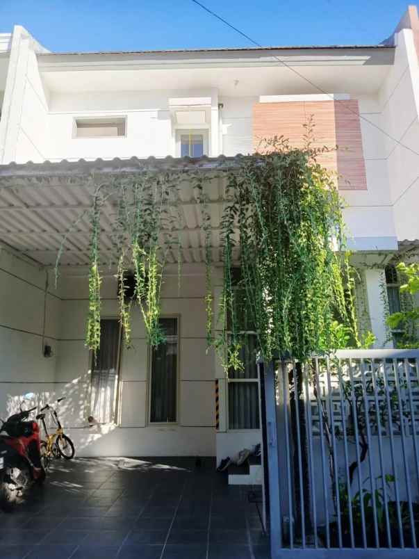 dijual rumah jalan pakuwon city
