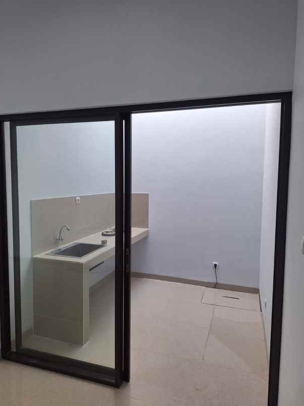 dijual rumah jalan raya aria putra