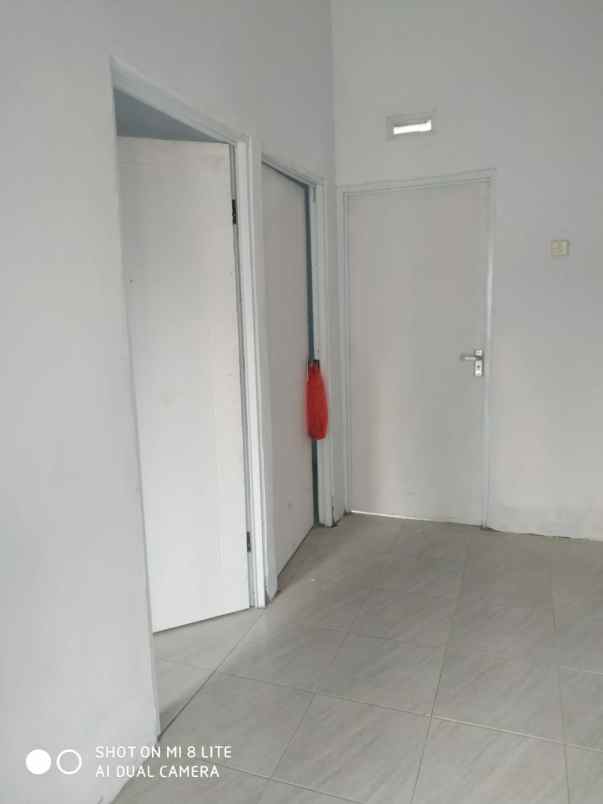 dijual rumah jalan raya cikarang