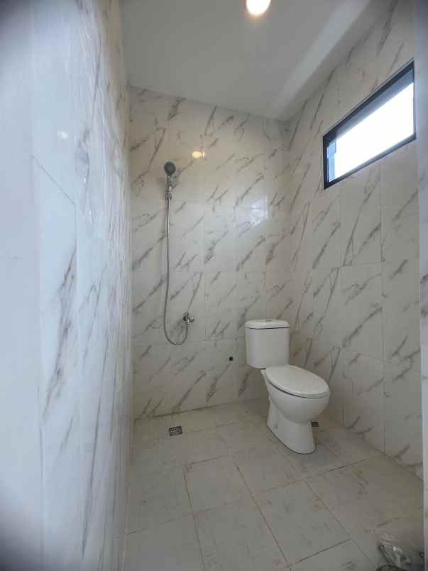 dijual rumah jalan raya majapahit