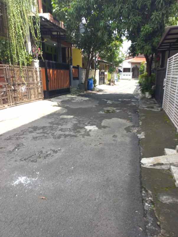 dijual rumah jalan raya mustikajaya
