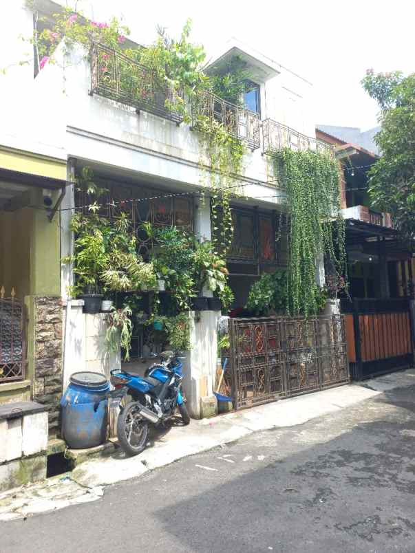 dijual rumah jalan raya mustikajaya