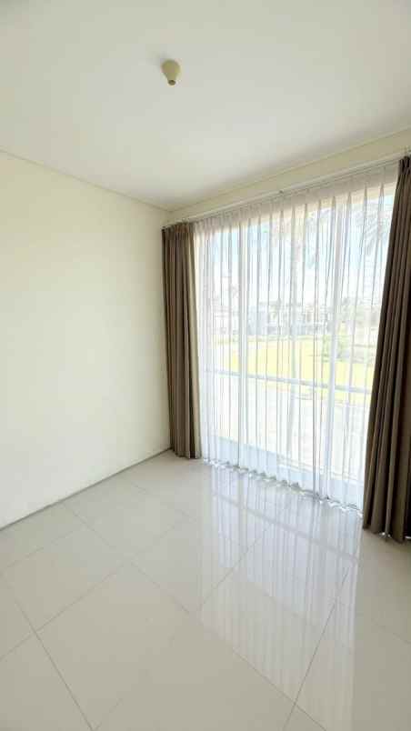 dijual rumah jalan royal residence