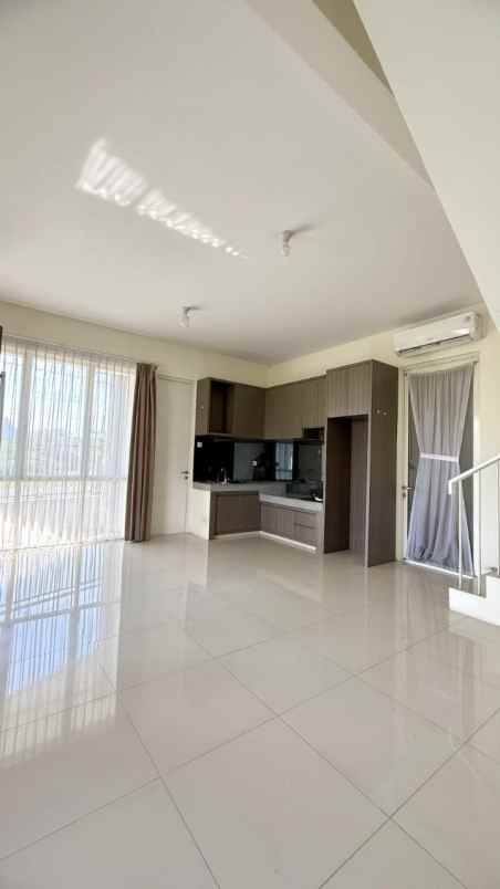 dijual rumah jalan royal residence