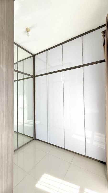dijual rumah jalan royal residence