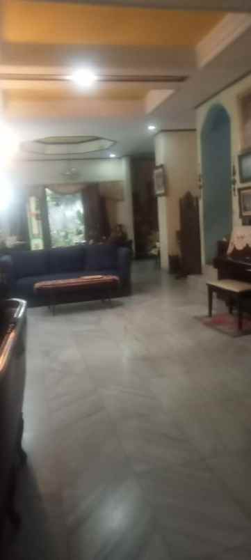 dijual rumah jalan siaga raya no 8118