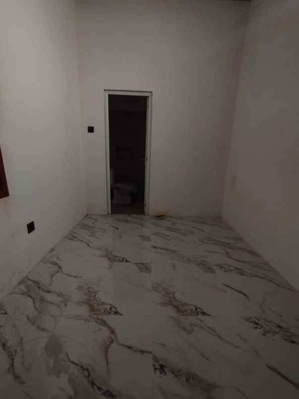 dijual rumah jalan sukabirus