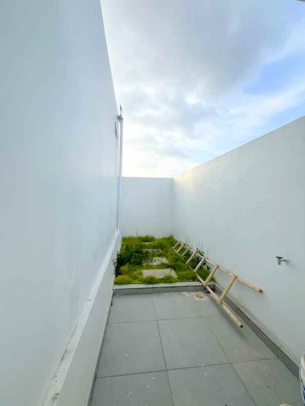 dijual rumah jalan timur indah 1a