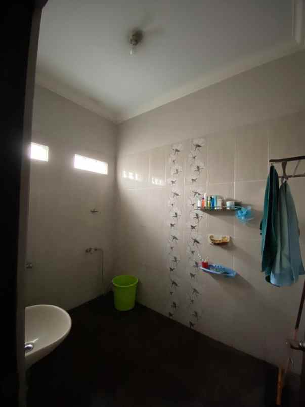 dijual rumah jatinegara