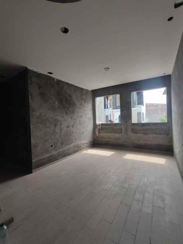 dijual rumah jatingaleh