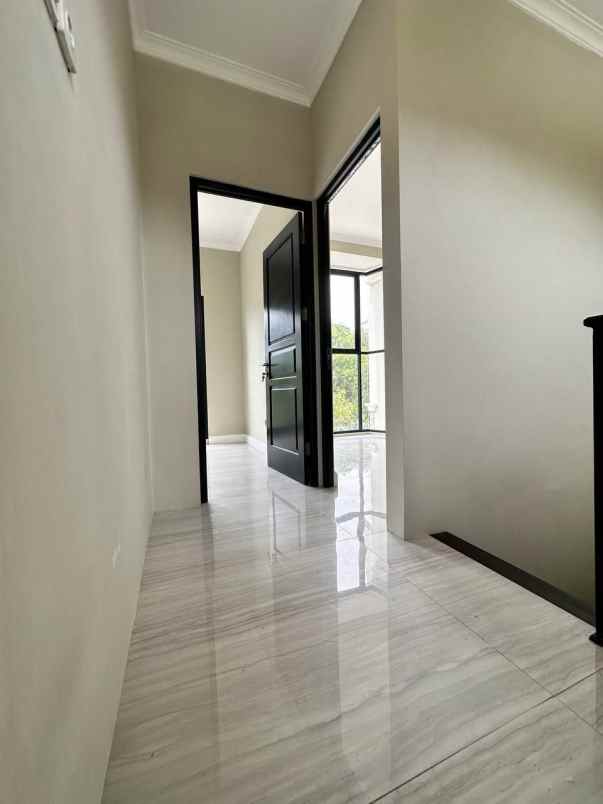 dijual rumah jl boulevard grand depok