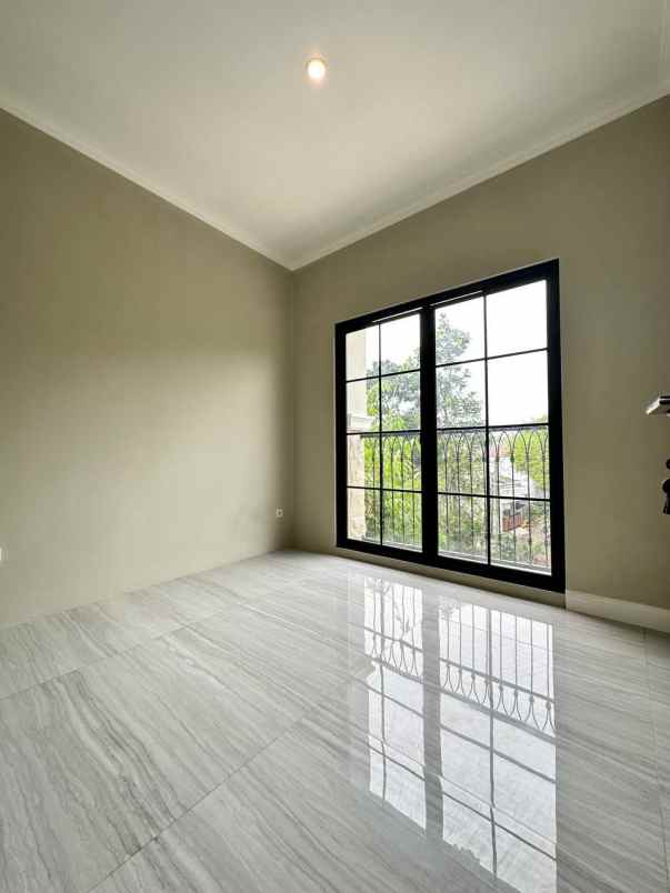 dijual rumah jl boulevard grand depok