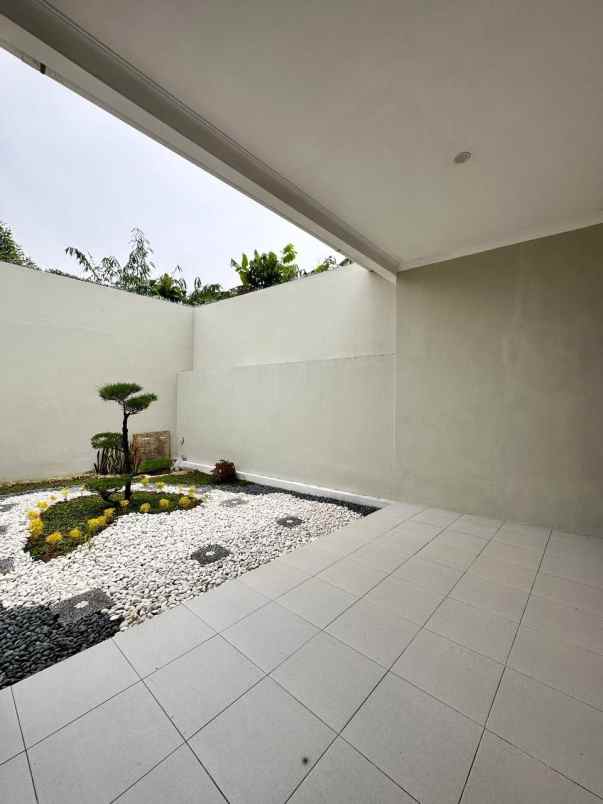 dijual rumah jl boulevard grand depok