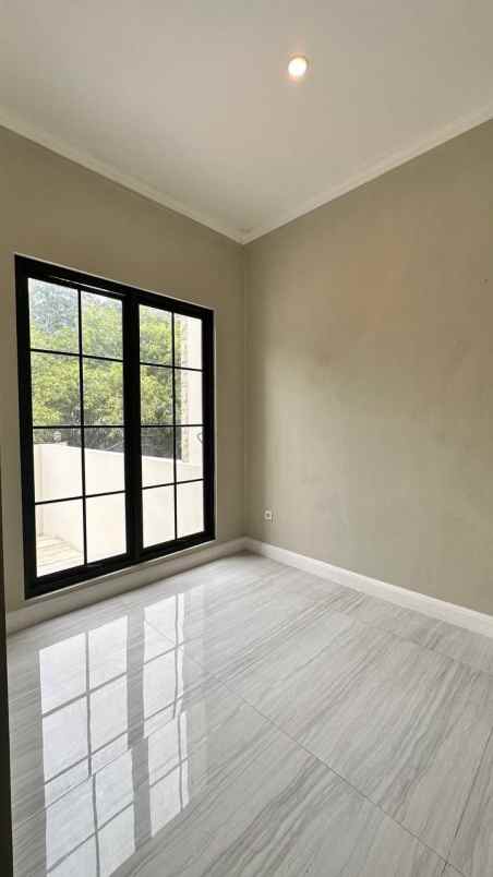 dijual rumah jl boulevard grand depok