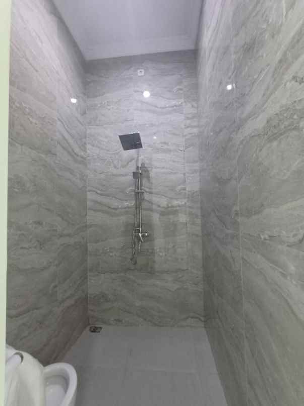 dijual rumah jl gandaria raya