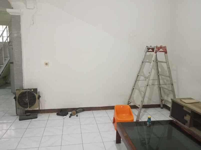 dijual rumah jl jupiter barat