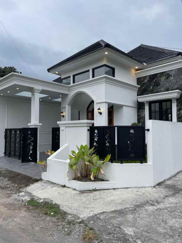 dijual rumah jl kaliurang km 12