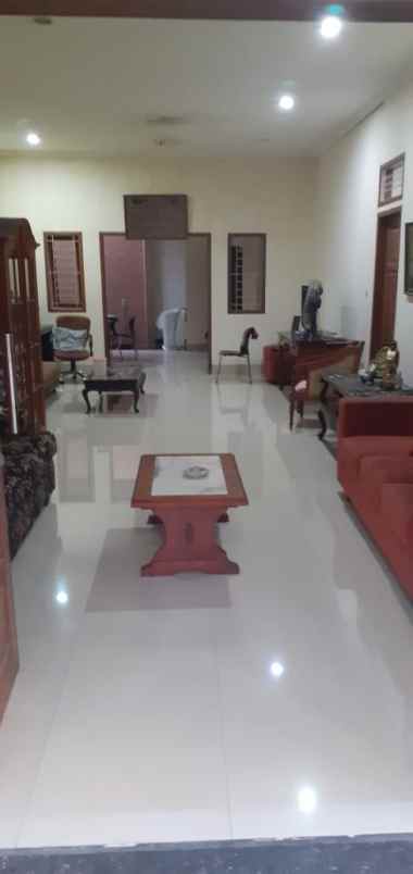 dijual rumah jl kirai no 6 cirendeu kel