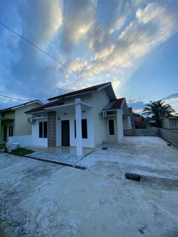 dijual rumah jl kuaran