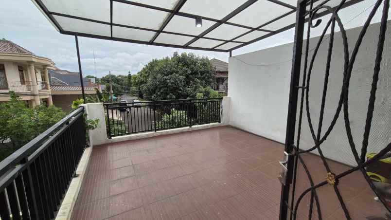 dijual rumah jl menteng raya