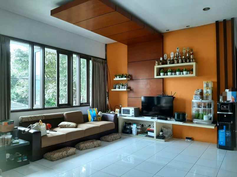 dijual rumah jl peta